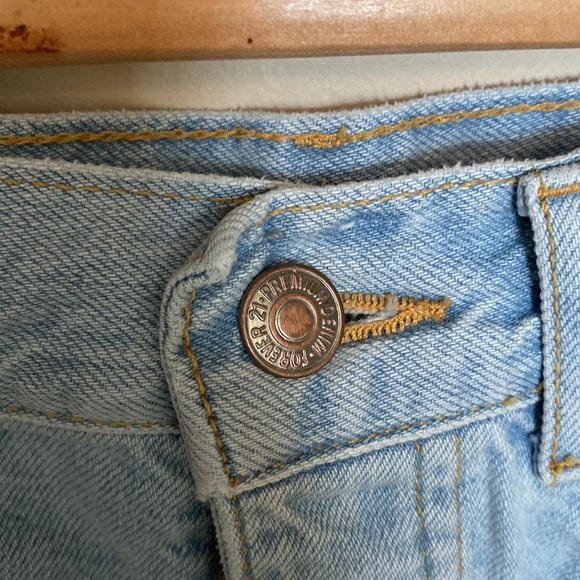 ❤️Distressed Jean Skirt - Picture 2 of 7